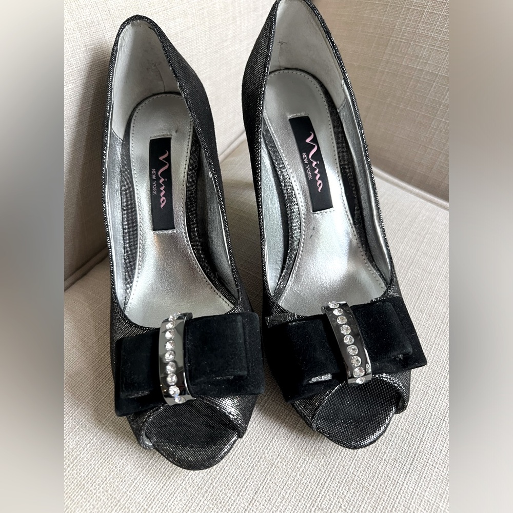 Worn Once, Nina Silver Sparkle Peep Toe Heel with Rhinestone Bow Detail-Size 5.5